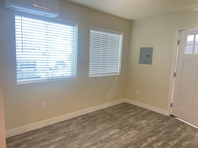 Building Photo - 1417 Shoshone St