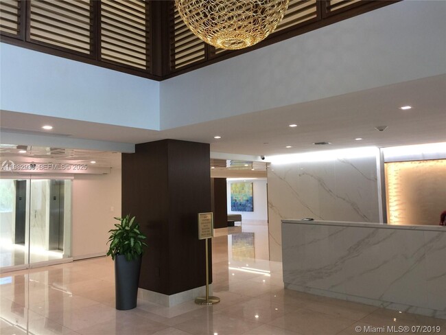 Building Photo - 540 Brickell Key Dr