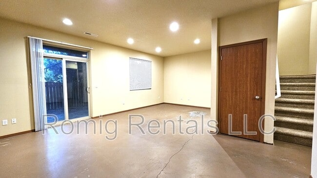 Building Photo - 3612 NE 81st Cir