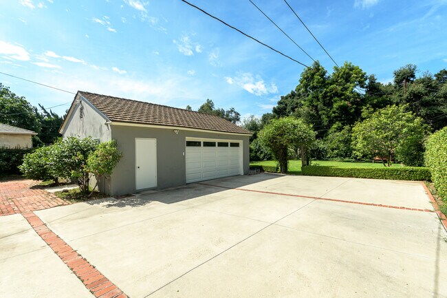 Building Photo - 1705 West Dr