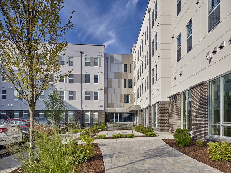 Building Photo - Meriden Commons