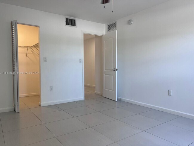Building Photo - 7820 NE Bayshore Ct