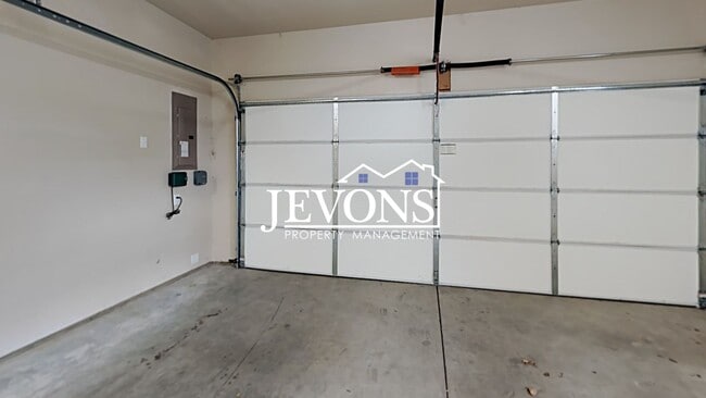 Building Photo - $500 Rent Credit - Spacious 4-bedroom home...