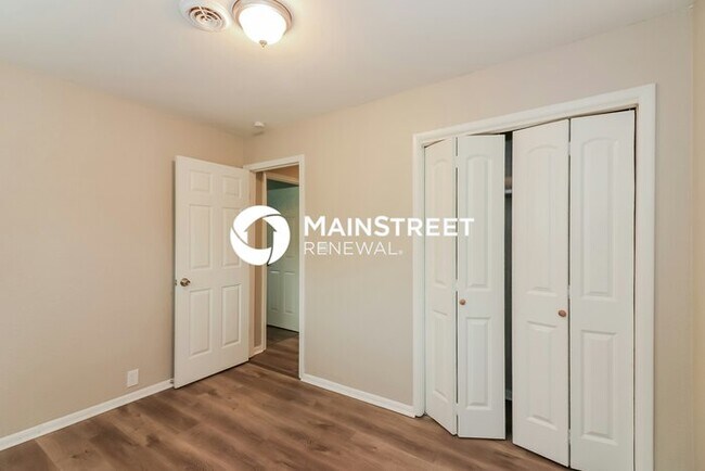 Building Photo - 3 Bedroom Pet-Friendly Home in Kansas City, MO with Main Street Renewal