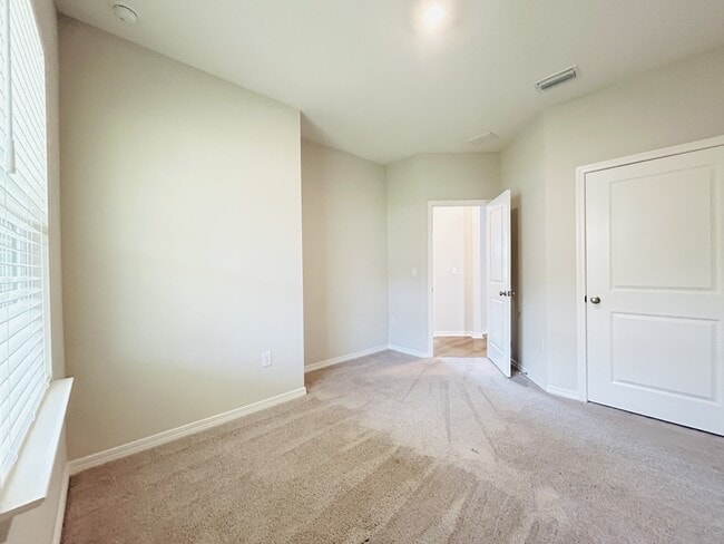 Building Photo - 6230 Forest Pines Dr