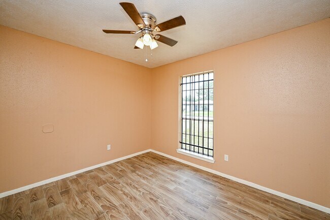 Building Photo - 2667 Grand Canyon Dr