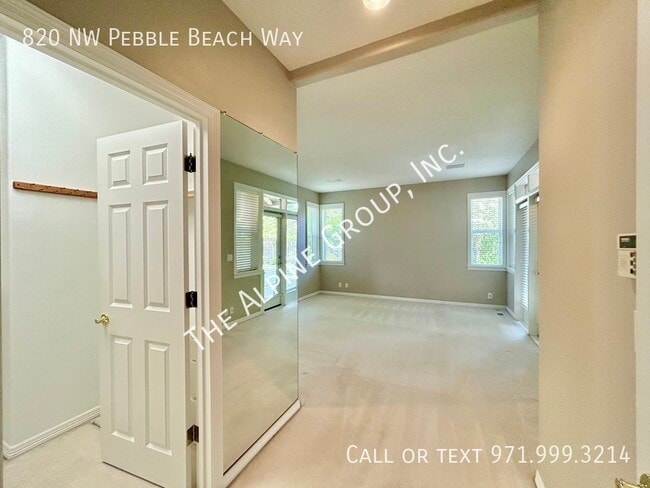Building Photo - 820 NW Pebble Beach Way