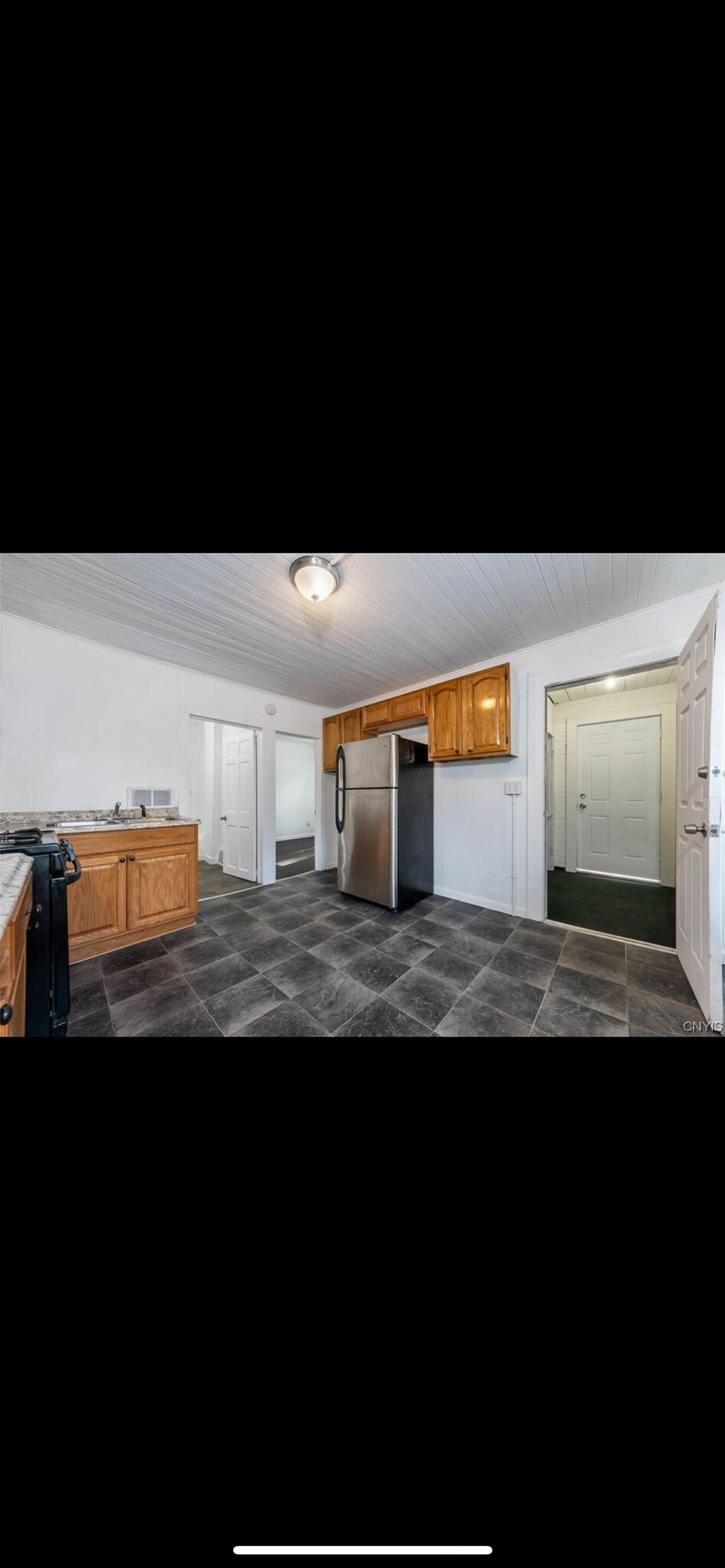 Building Photo - 233 Lakeview Ave