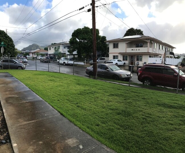 Building Photo - Spacious 5 Bedroom, 2 Bath, 2 Car Carport,...
