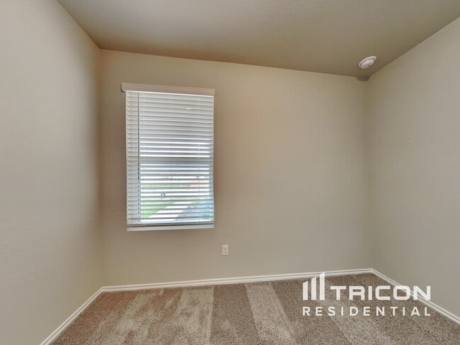 Building Photo - 5104 Saddle Clb Dr