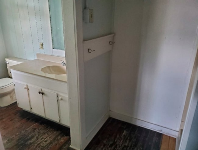 Building Photo - 2 Bed 1 Bath Spacious Home