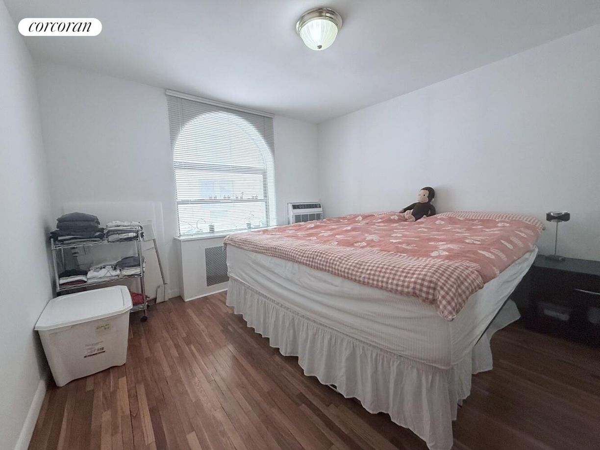 Building Photo - 117 W 58th St