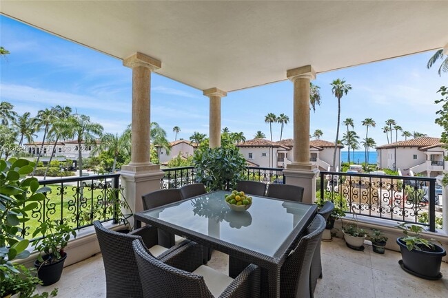 Building Photo - 19122 Fisher Island Dr