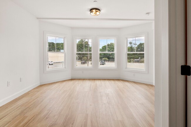 Building Photo - 8 Enon St