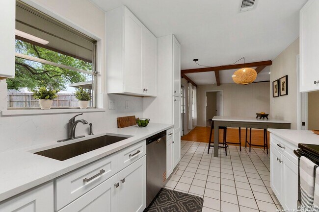 Building Photo - 3646 Igo St