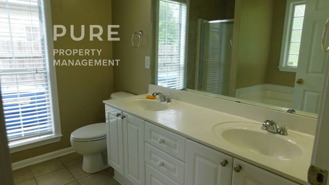 Building Photo - 632 Forest Lakes Dr