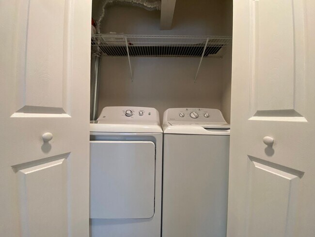 Building Photo - Great Location! 2 Bedroom/2 Bath, 1st Floor Condominium in Winter Park!