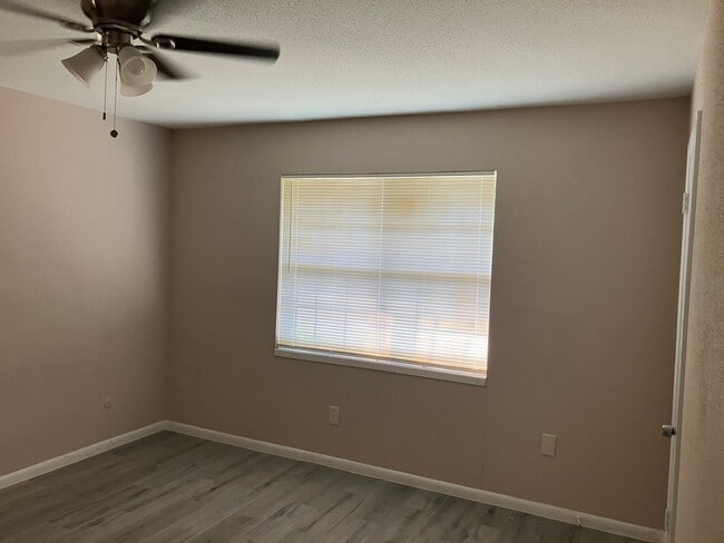 Building Photo - 1315 Peach Spring Dr