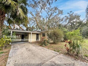 Building Photo - Spacious Home with Modern Amenities and Carport Parking