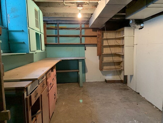 Building Photo - Charming Single Family Home