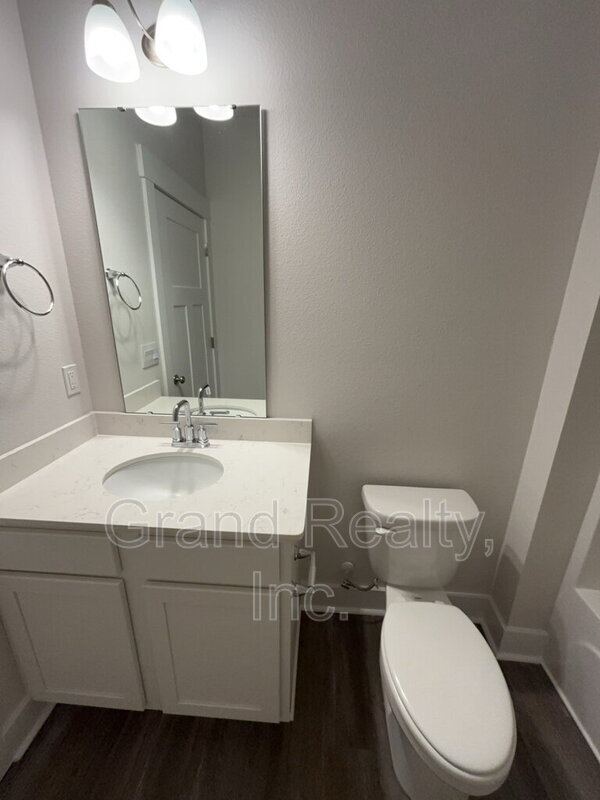Building Photo - 5823 Sargassum Ln