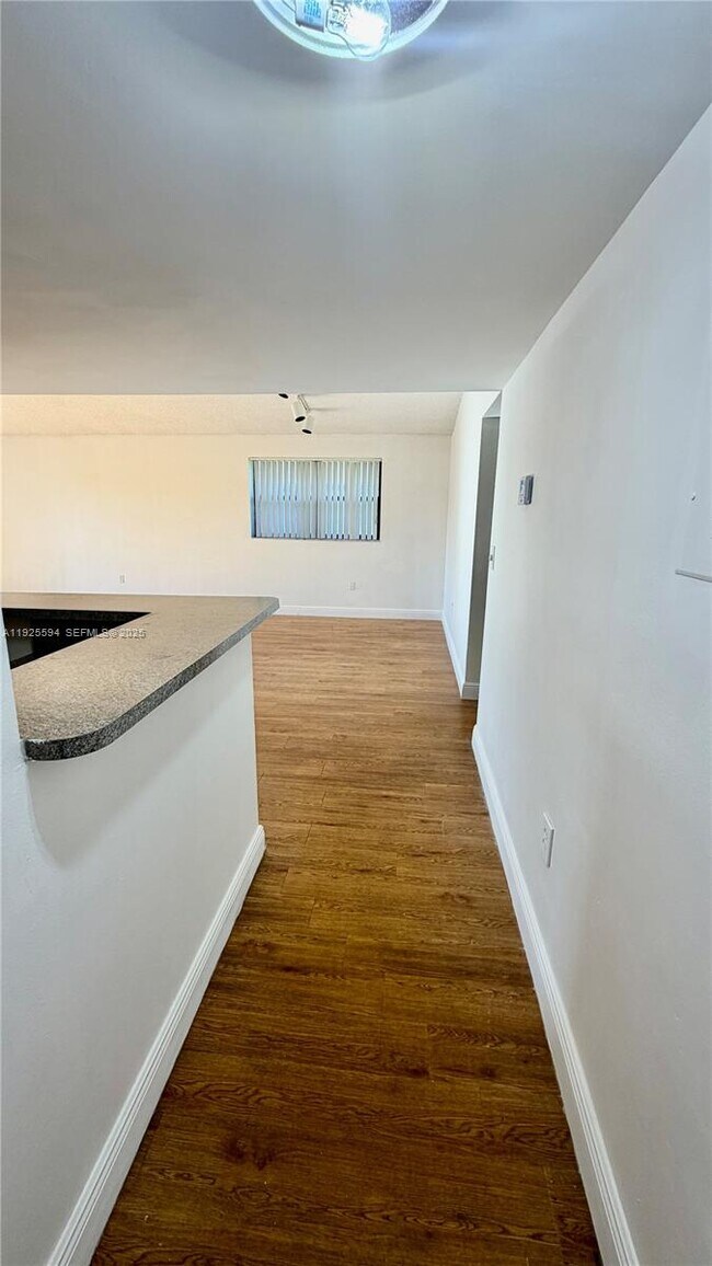 Building Photo - 9788 Nob Hill Ct