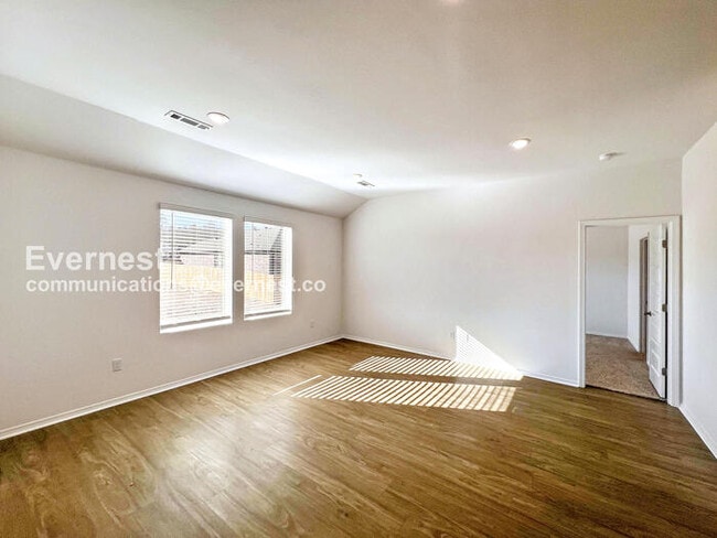 Building Photo - 4 Bed/2 Bath Home with 2-Car Garage / Pet-Friendly / Vouchers Accepted / Available Now!