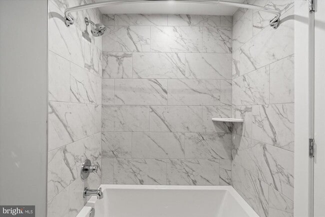 Building Photo - 811 N Columbus St