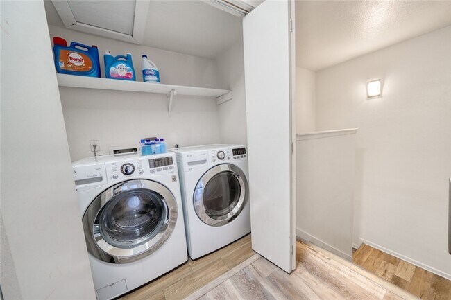 Building Photo - 10912 Gulf Fwy