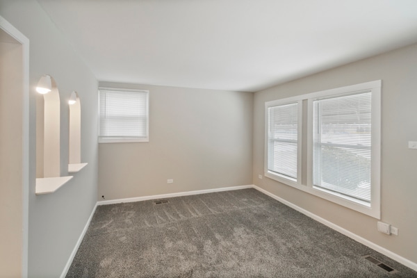 Building Photo - 22102 Hawthorne Way