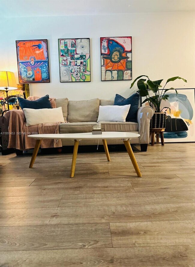 Building Photo - 1002 NE 119th St