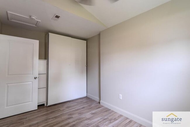 Building Photo - 624 Military Ave