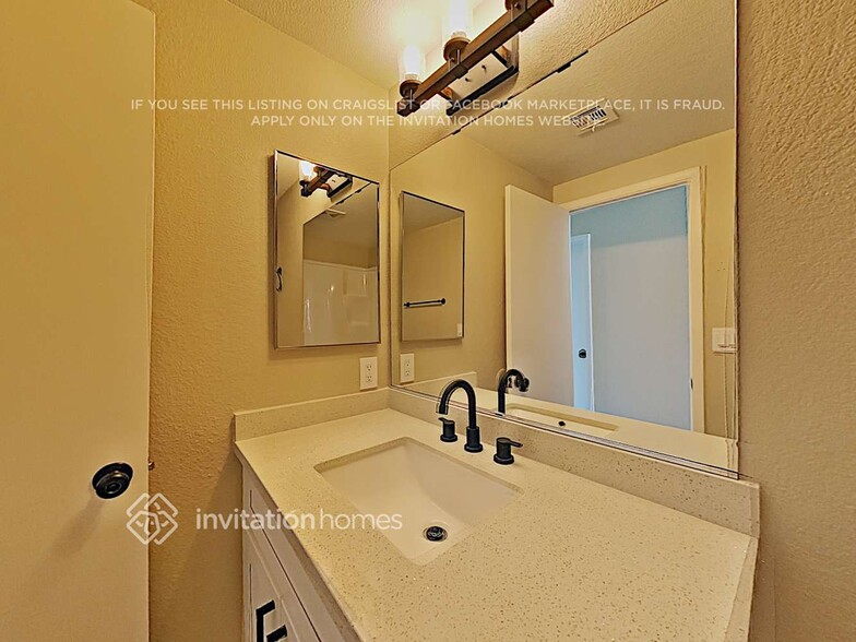 Building Photo - 532 Viva Serenade Way