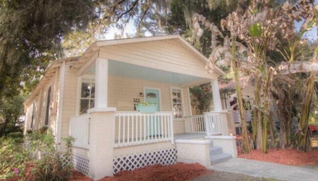 Building Photo - Walk or bike to CAMPUS or downtown!! 3 bed HOUSE