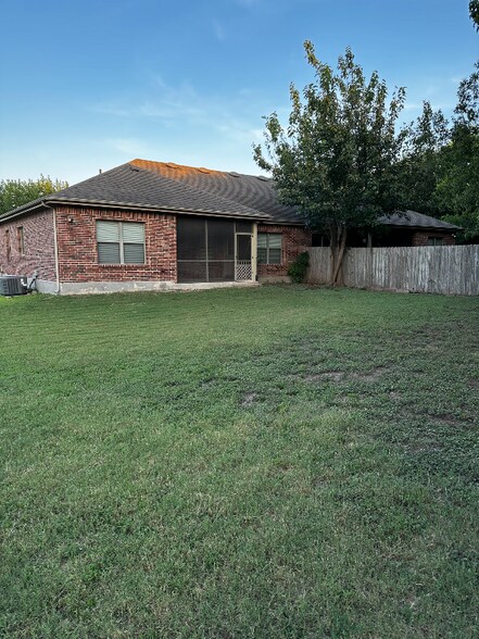 Building Photo - 3052 Pine Valley Dr