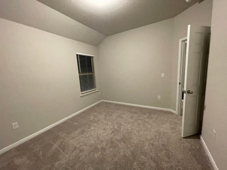 Building Photo - 300 La Joya Pass