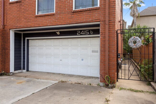 Building Photo - 2415 Dunlavy St