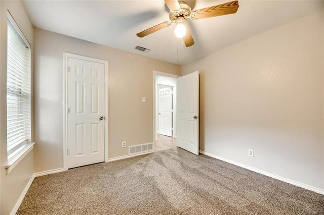 Building Photo - 6108 Paradise Dr