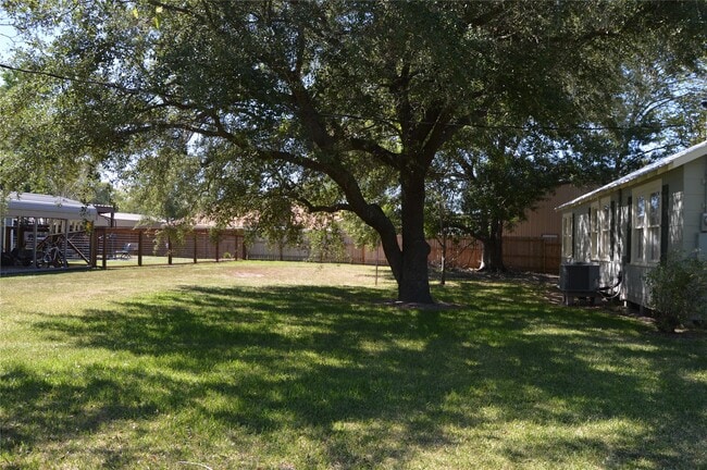 Building Photo - 110 Cedar St