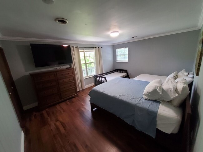 Building Photo - Sevierville 37862 - Showings begin July 11, 2026 - Fully Furnished! Long term or 3 Month Lease Co...