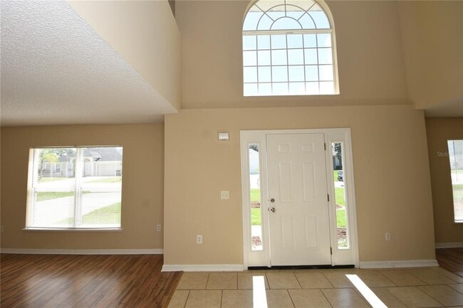 Building Photo - 27 Riverdale Ln