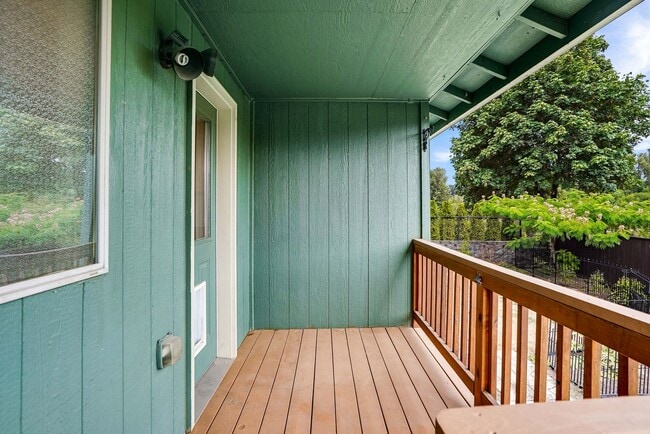 Building Photo - Beautiful 3 bed, 2 bath home in a quiet We...