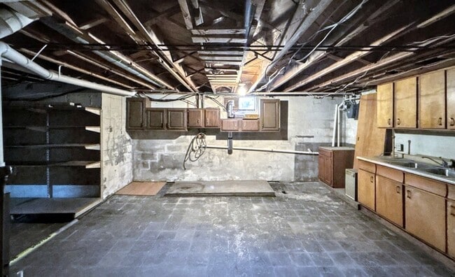 Building Photo - 715 Joyful St
