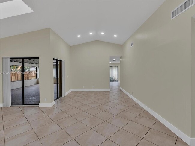 Building Photo - 2158 Baton Rouge