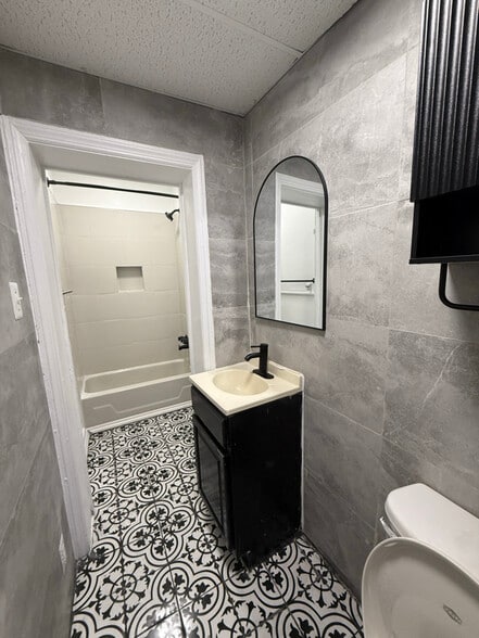 Building Photo - 1850 E Allegheny Ave