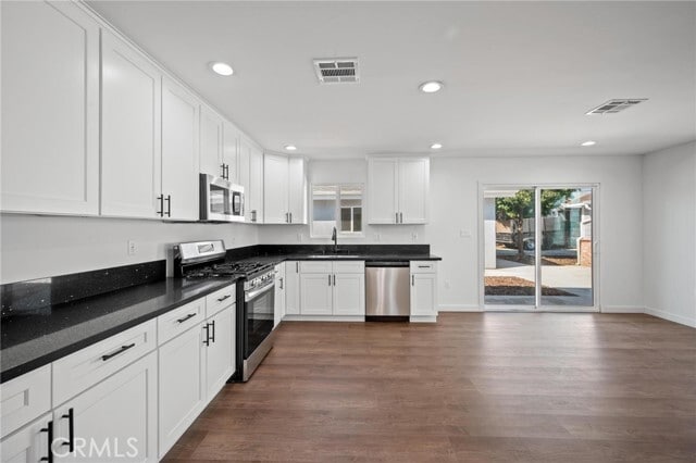 Building Photo - 7445 Balcom Ave