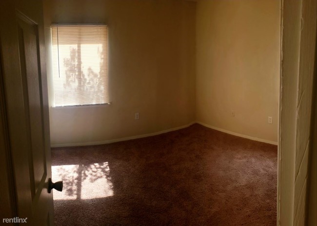Building Photo - 2 br, 1 bath  - 1700 Carlisle Ave