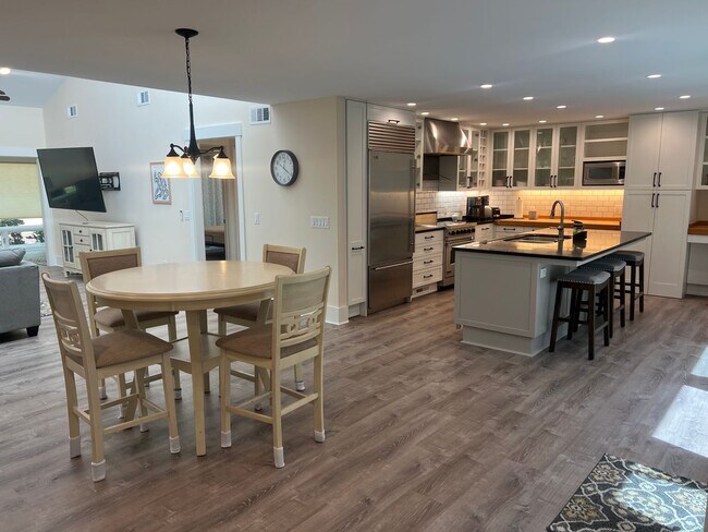 Building Photo - Briarwood Villa - One Level, Golf View