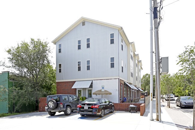 Building Photo - AMPM LLC