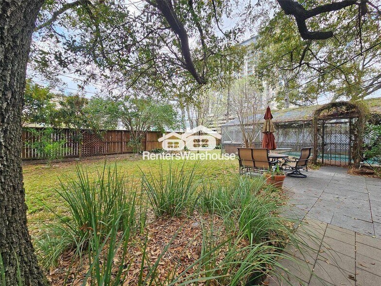 Building Photo - 5203 Chesapeake Way